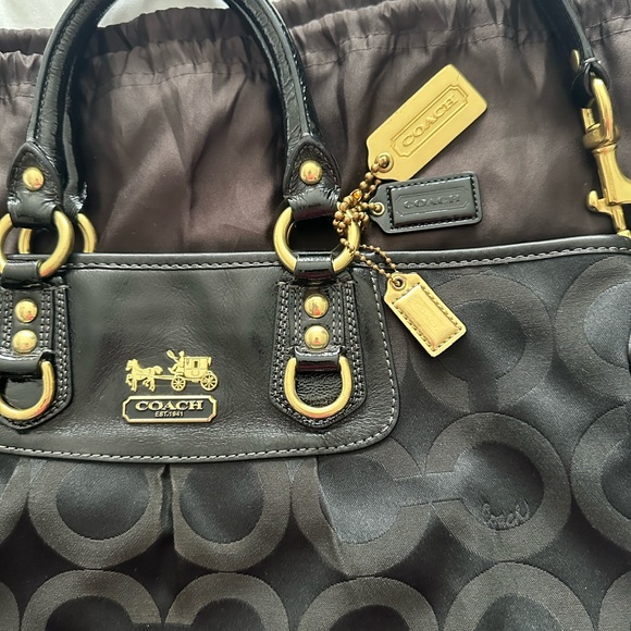 Coach Black Shoulder Bag with Textured Design - Picture 4 of 13